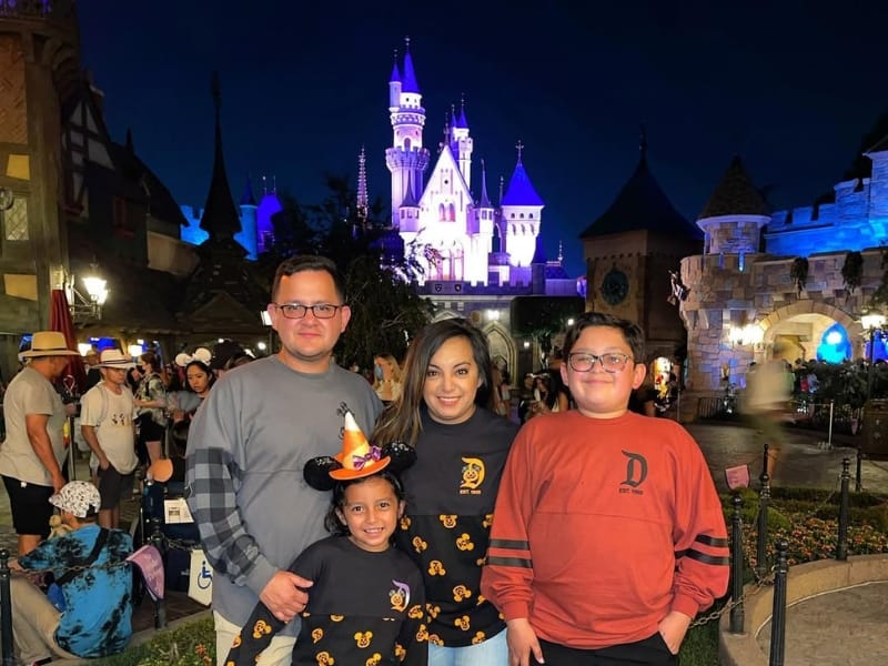 Audrina Miranda with Mom, Dad and brother