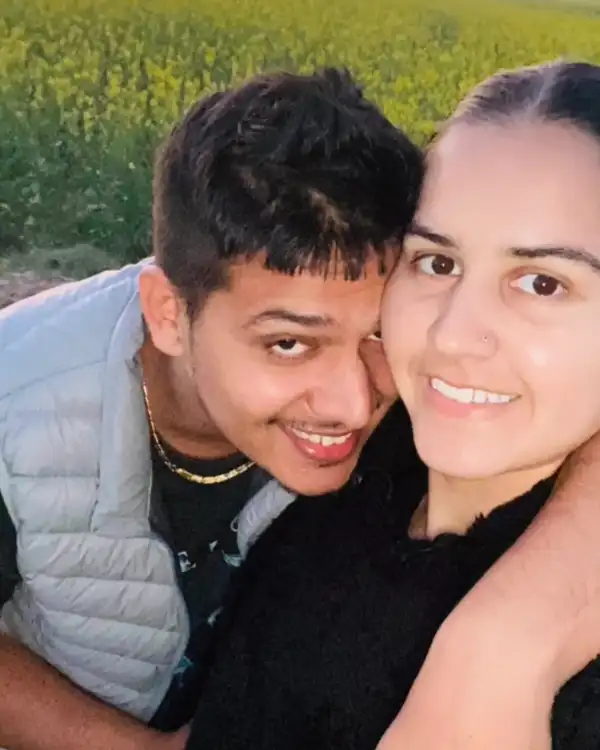 Dhanda Nyoliwala Biography - Age, Real Name, Wife, Cast 1 Dhanda Nyoliwala and his wife Asha Saharan