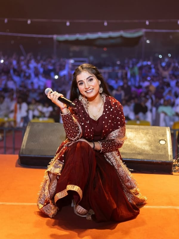 Renuka Panwar at stage Performance