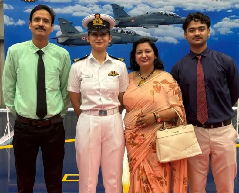 Aastha Punia with her parents