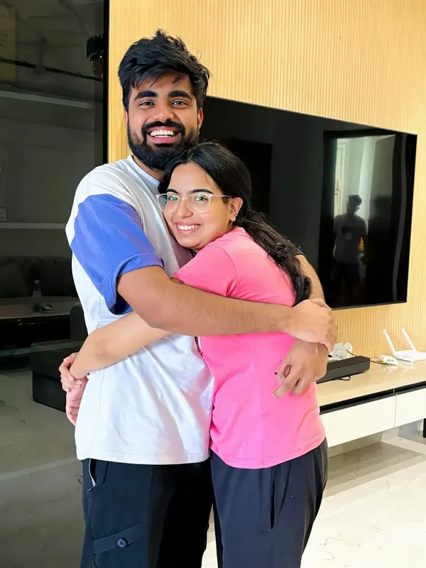 Dushyant Kukreja wit sistr