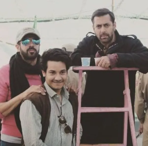 Khushaal Pawaar with salman khan old photo