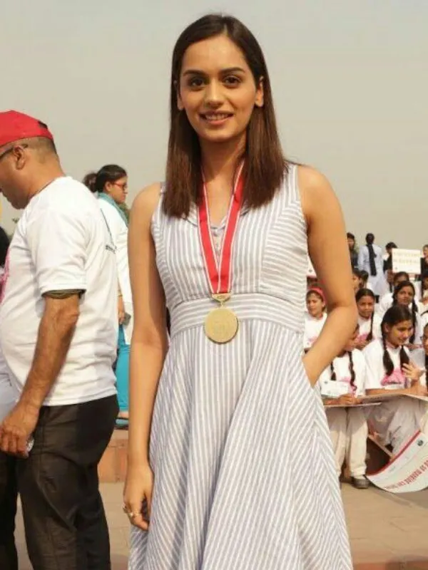 Manushi Chhillar Old Photo