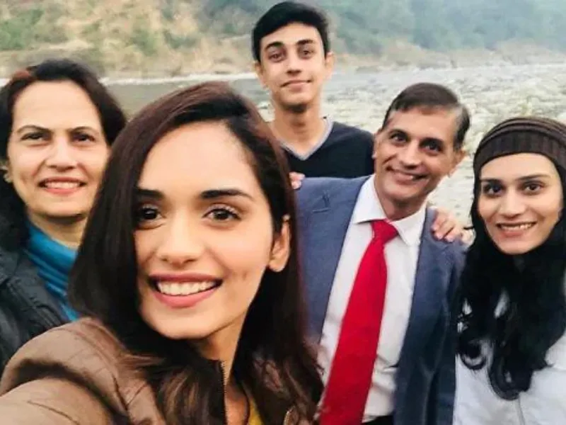 Manushi Chhillar with Family