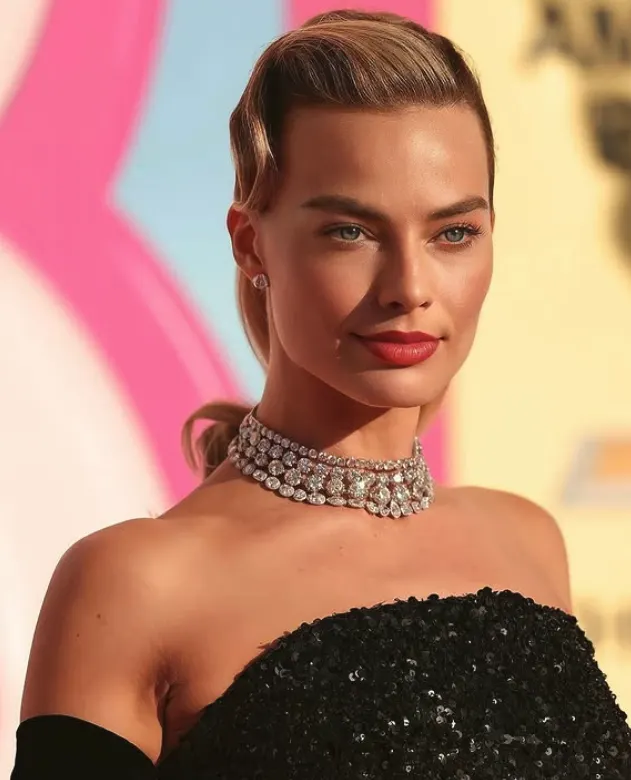 Margot Robbie Biography - Age, Height, Net Worth & More 1 Margot Robbie