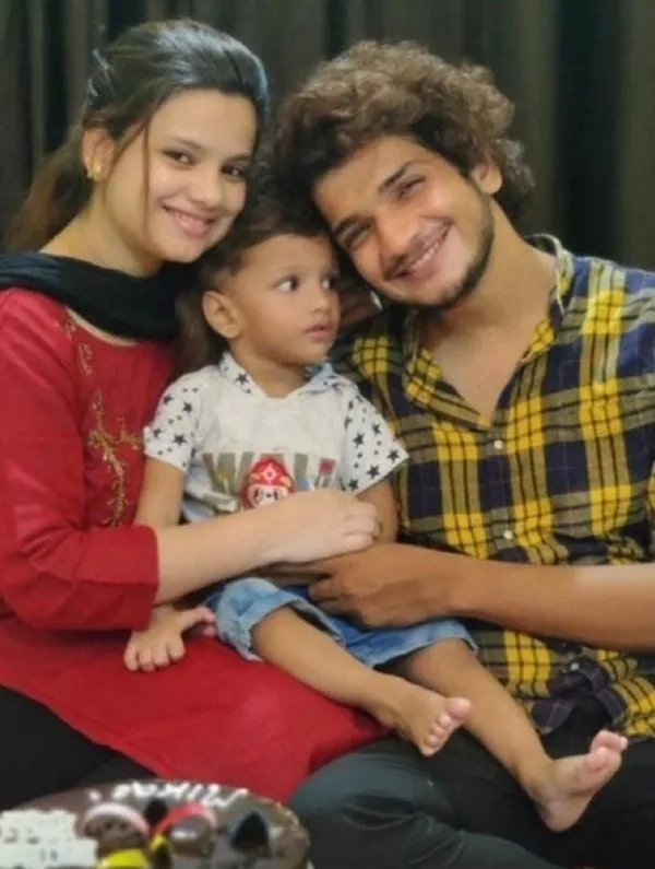Munawar Faruqui with his 1st wife and son