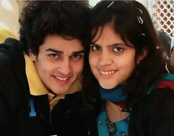 Priyank Sharma with sister old photo