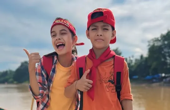 Rayyan Arkan Dikha with friend