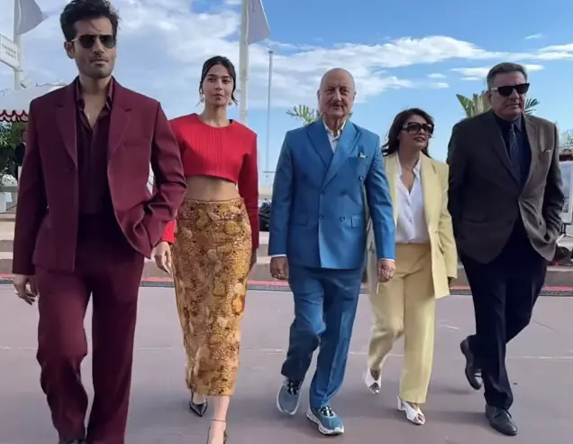 Shubhangi Dutt photo with anupam kher, bomen iran and team