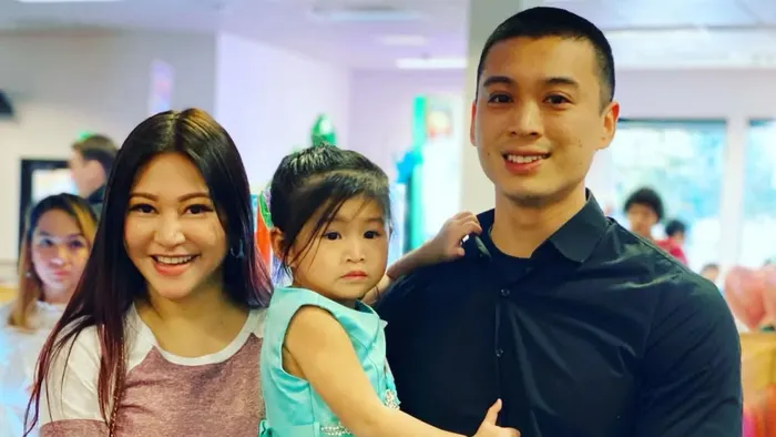Trevor Magallanes with wife rufa and kids