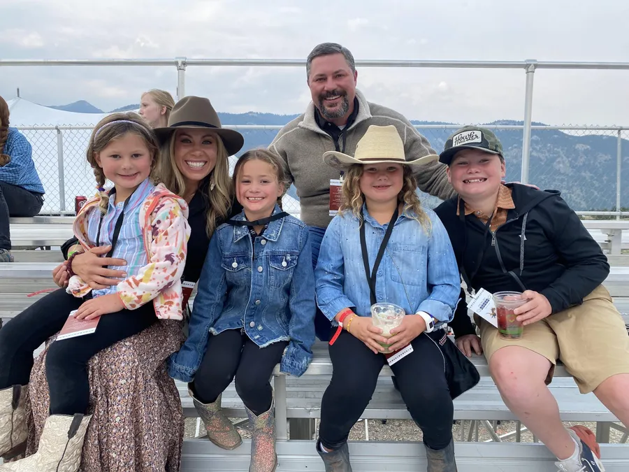Cody Campbell Family, wife and four kids photo