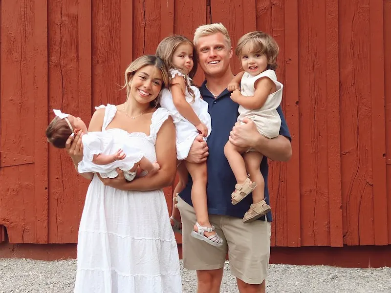 Jennifer Affleck with Husband Zac and kids