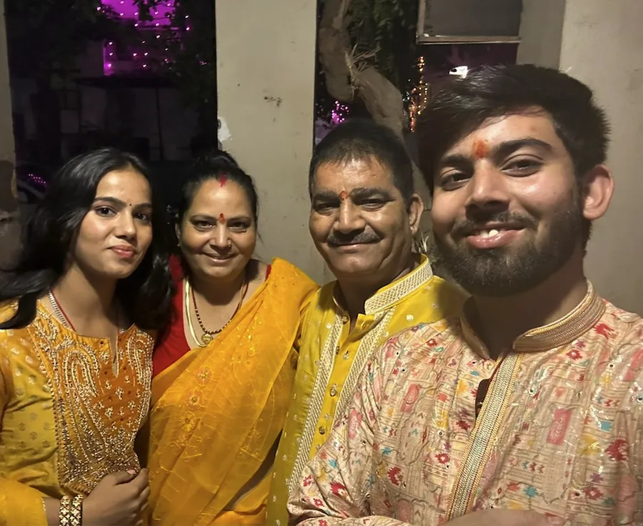 vaishnavi sharma With Mom, Dad and Brother (from Left)