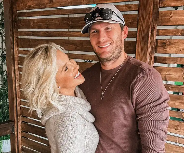 Savannah Chrisley (Reality TV Personality) – Age, Parents, Net Worth, Husband & Biography 3 Savannah chrisley with Robert Shiver