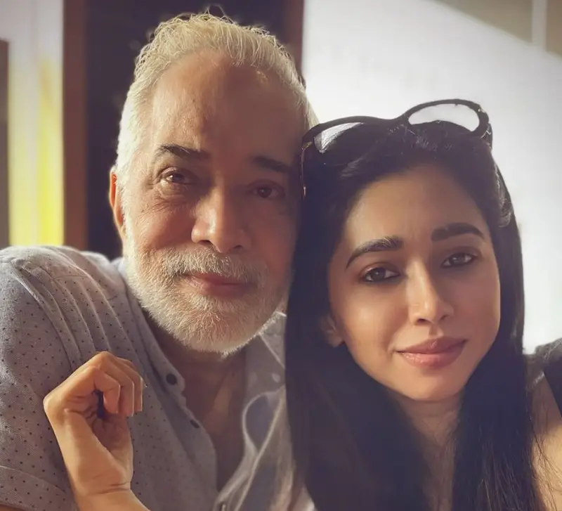 Aarthi ravi with his Dad