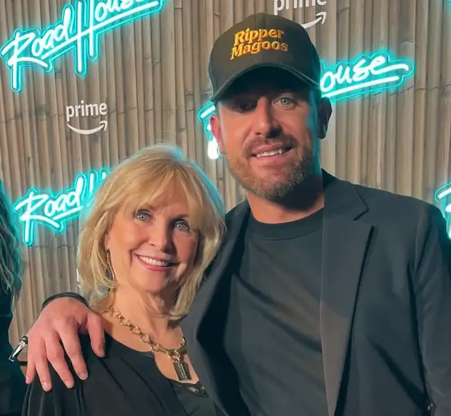 Bob Menery Biography - Age, Height, Net Worth 1 Bob Menery with mom