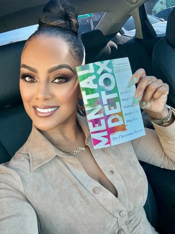 Dr. Cheyenne Bryant - Age, Family, Education 2 Cheyenne Bryant Mental Detox Book