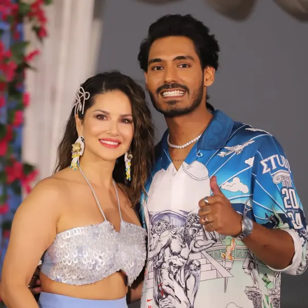Digvijay Rathee Biography - Age, Height, Family 3 Digvijay Rathee with Bollywood Actress Sunny Leone, 2026