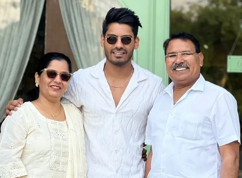 Digvijay Rathee Biography - Age, Height, Family 1 Digvijay Rathee with Mom and Dad, 2024