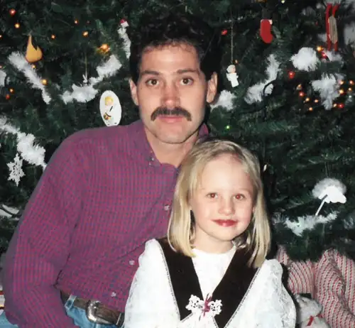 Tomi Lahren - Age, Husband, Biography 2 Tomi lahren childhood photo with dad