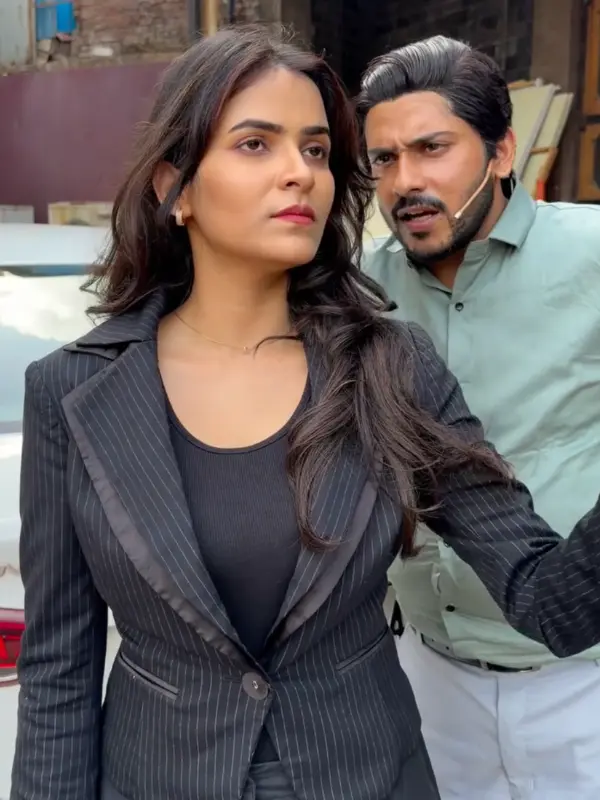 YouTubers Purav Jha (Parody character of Indian Teacher Khan Sir) and Aanchal Tiwari (Parody character of journalist Anjana Om Kashyap)