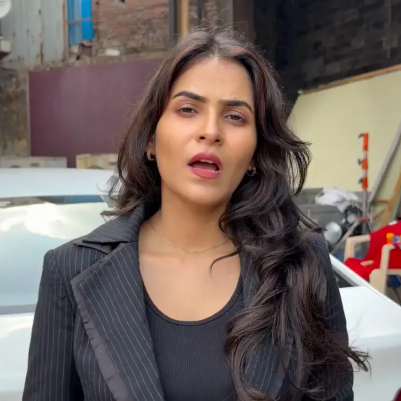 Aanchal Tiwari as Indian news reporter Anjana om kashyap in a Youtube Parody video