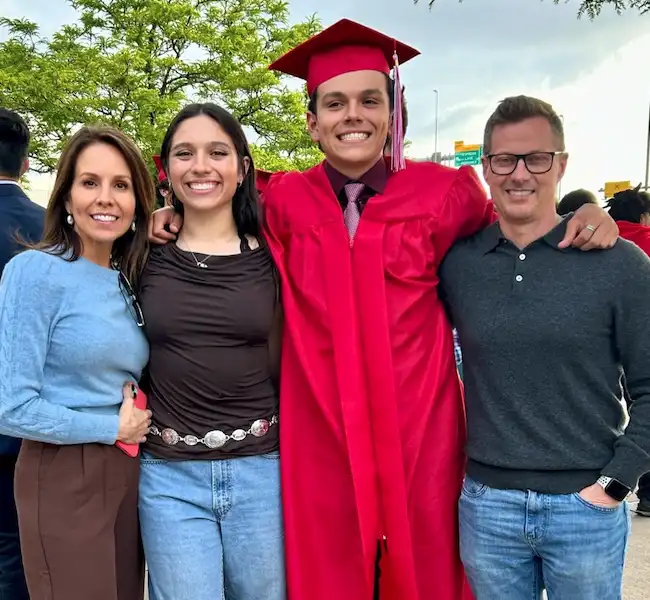 Alicia acuna Biography, Age, Husband, Family 1 Alicia acuna Family from left Alicia acuna, Sofia (Daughter), Mario (Son), Daniel BOyd (Husband)