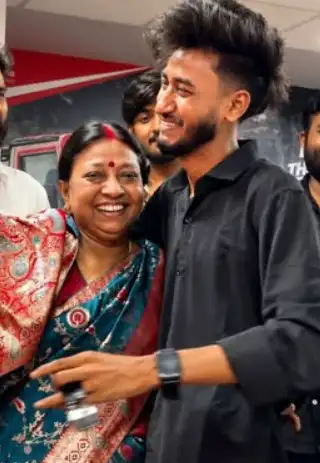 Aryan kelvin with Mother