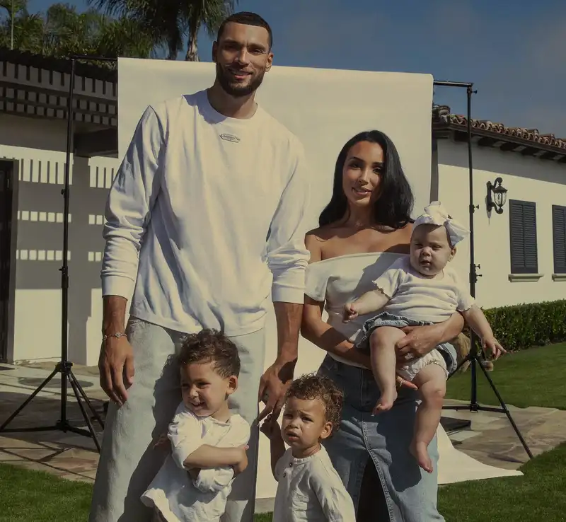 Hunter LaVine and Zach LaVine with all three children