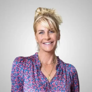 Lisa Hogan Profile Picture