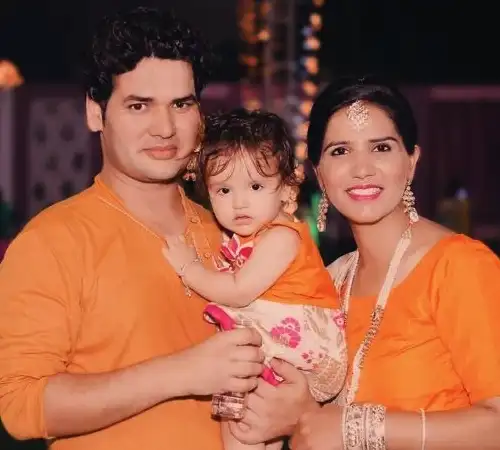 Vijeta Dahiya Biography (CJP) - Age, Family, Cockroach Janta Party 1 Vijeta Dahiya wife Mamta Lohchab and Daughter Hayaat