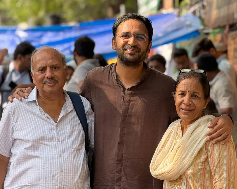 Ashutosh Ranka (CJP) Biography - Age, Education, Family 1 Ashutosh Ranka with His Parents at Protest site, Jantar Mantar, Delhi