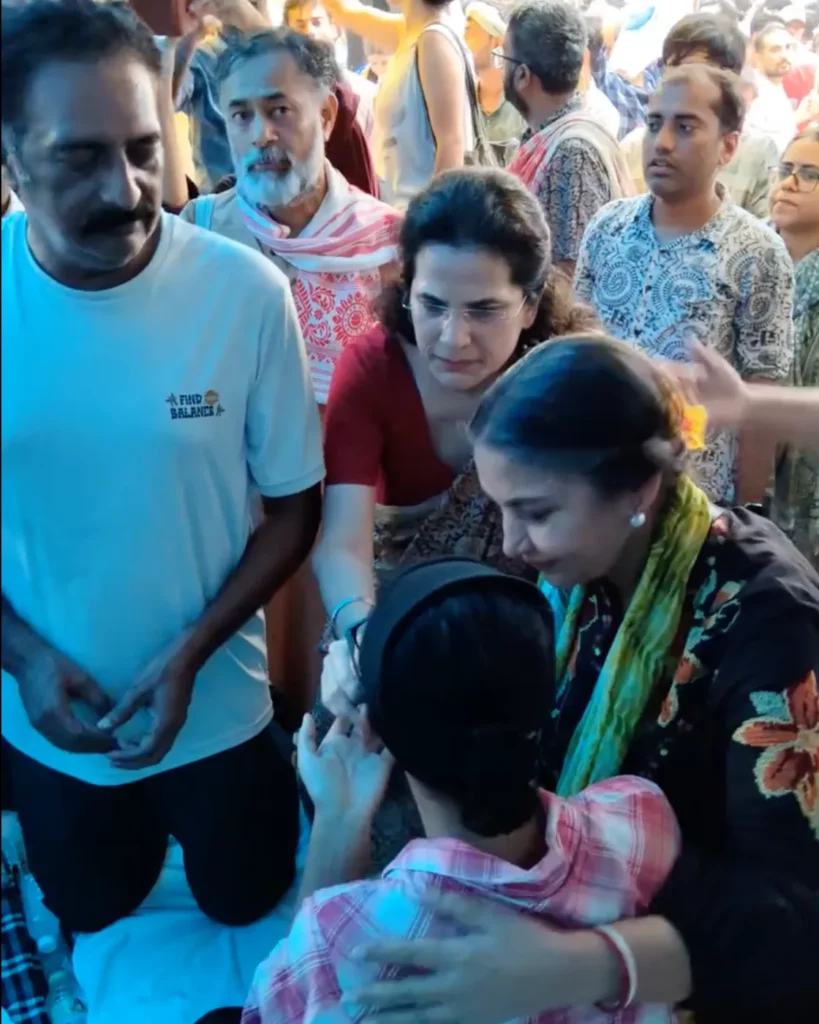 Shabana Azmi, Prakash Raj and Yogendra Yadav join Neha Bora at Jantar Mantar to end her hunger strike